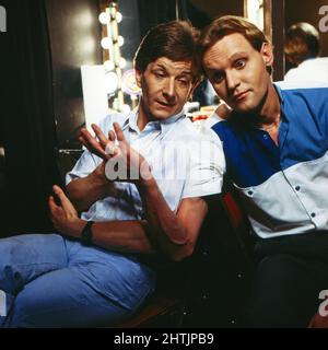 Mary und Gordy, deutsches Travestie-Duo, bestehend aus Reiner Kohler (liens), Georg Preuße, Zivilkleidung, Deutschland, UM 1985. Banque D'Images