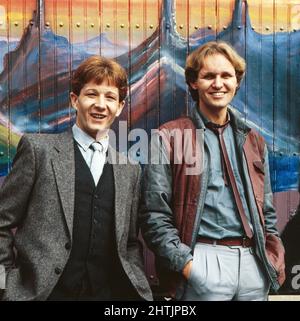 Mary und Gordy, deutsches Travestie-Duo, bestehend aus Reiner Kohler (liens), Georg Preuße, Zivilkleidung, Deutschland, UM 1985. Banque D'Images