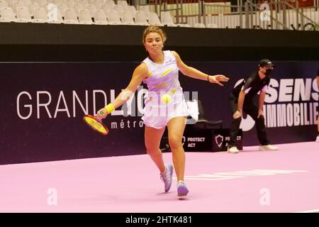 Jasmine Paolini (ITA) en action contre Irina Maria Bara (ROM) lors de l'Open 6eme sens, Metropole de Lyon 2022, WTA 250 tennis Tournament le 28 février 2022 au Palais des Sports de Gerland à Lyon, France - photo: Patrick Cannaux/DPPI/LiveMedia Banque D'Images