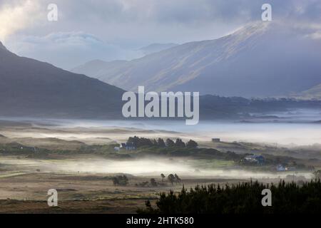 Brume matinale, péninsule de Renvyle, près de Cleggan, région du Connemara, comté de Galway, Irlande Banque D'Images