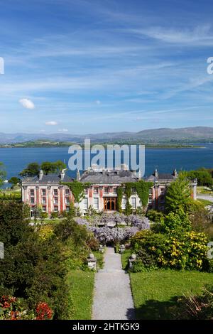 Bantry House et ses jardins avec vue sur Bantry Bay, Bantry, Comté de Cork, Irlande Banque D'Images