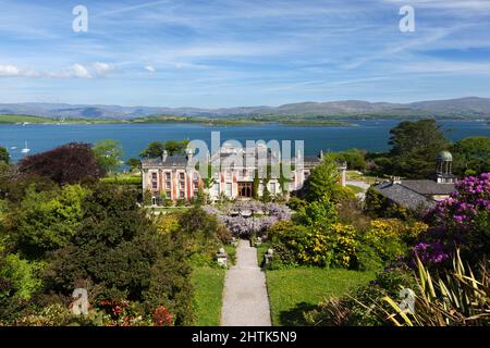 Bantry House et ses jardins avec vue sur Bantry Bay, Bantry, Comté de Cork, Irlande Banque D'Images