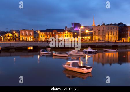 Vue sur la rivière Slaney jusqu'à Crescent Quay, Wexford Town, County Wexford, Irlande Banque D'Images