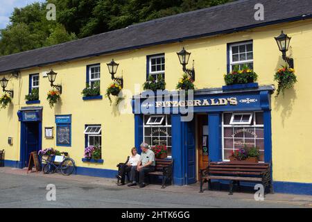 Le pub irlandais de Fitzgerald est situé dans le village de la série télévisée de la BBC Ballykissangel, Avoca, comté de Wicklow, Irlande Banque D'Images