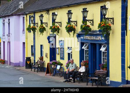 Le pub irlandais de Fitzgerald est situé dans le village de la série télévisée de la BBC Ballykissangel, Avoca, comté de Wicklow, Irlande Banque D'Images