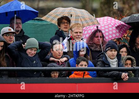 Rotterdam, pays-Bas. 01st mars 2022. Rotterdam - (l-r) fans lors de la session de formation à 1908 heures, le 1 mars 2022, à Rotterdam, aux pays-Bas. Crédit : photos Box to Box/Alamy Live News Banque D'Images