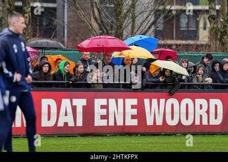 Rotterdam, pays-Bas. 01st mars 2022. Rotterdam - (l-r) fans lors de la session de formation à 1908 heures, le 1 mars 2022, à Rotterdam, aux pays-Bas. Crédit : photos Box to Box/Alamy Live News Banque D'Images