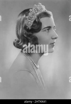 Ingrid de Suède. 1910-2000. Princesse suédoise, plus tard Reine du Danemark. Photo ici dans le 1930s portant un diadem et un collier de perles. Banque D'Images