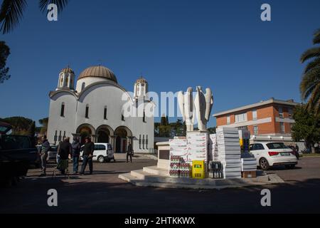 Rome, Italie. 01st mars 2022. Vue sur l'église de Sainte-Sophie à Rome. Des volontaires de la communauté ukrainienne de Rome à l'église de St Sofia, remplissent les premiers camions partant pour l'Ukraine avec des nécessités de base, données par des entreprises et des associations italiennes et par les citoyens de Rome. L'aide sera apportée aux milliers d'Ukrainiens qui fuient l'Ukraine vers les pays voisins. (Photo de Matteo Nardone/Pacific Press) crédit: Pacific Press Media production Corp./Alay Live News Banque D'Images