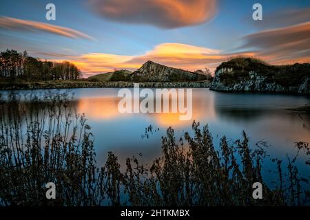 Crépuscule à la carrière de Cawfields Banque D'Images