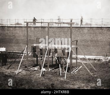 Mary Surratt, Lewis Powell, David Herold et George Atzerodt pendaient des jalets à fort McNair, Washington D.C., le 7 juillet 1865. Ils avaient été reconnus coupables de faire partie de la conspiration qui avait entraîné l'assassinat du président Abraham Lincoln par John Wilkes Booth le 14 avril 1865. Banque D'Images