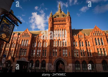 Holborn bars, également connu sous le nom de Prudential assurance Building est un grand bâtiment victorien en terre cuite rouge sur Holborn Londres, Angleterre, Royaume-Uni Banque D'Images