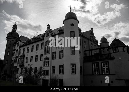 Photo en noir et blanc du château de Namedy en Rhénanie-Palatinat Banque D'Images