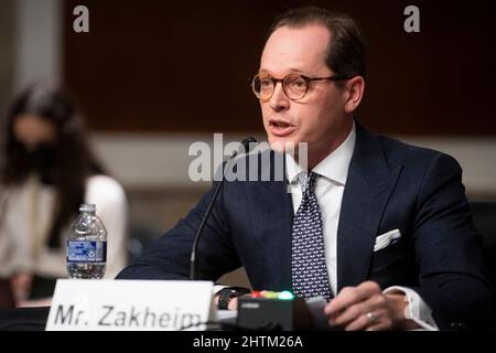 Washington, Vereinigte Staaten. 01st mars 2022. Roger Zakheim, directeur de l'Institut et de la Fondation présidentielle Ronald Reagan, comparaît devant une audience du Comité sénatorial des services armés pour examiner les défis et la stratégie de sécurité mondiale, dans l'immeuble du Bureau du Sénat Dirksen à Washington, DC, le mardi 1 mars 2022. Credit: Rod Lamkey/CNP/dpa/Alay Live News Banque D'Images