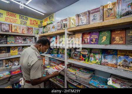 Kolkata, Bengale occidental, Inde. 1st mars 2022. 45th salon international du livre de Kolkata du 28th février au 13th mars 2022. La plupart fréquentée et célèbre salon du livre non-professionnel, avec plus de 600 stands, la foire est un melting pot pour la littérature et les cultures ''“ un être-tout et fin-tout pour les bibliophiles à Kolkata et au-delà. Le thème principal de cette foire est le Bangladesh, au Central Park (Salt Lake Sector V), à Kolkata. (Credit image: © Sauragh Sirohiya/ZUMA Press Wire) Banque D'Images