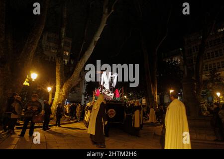 Procession de notre-Dame de la Piedad organisée par la fraternité de Nuestra Señora de la Soledad dans la ville de La Corogne le 27 mars 2018 Banque D'Images