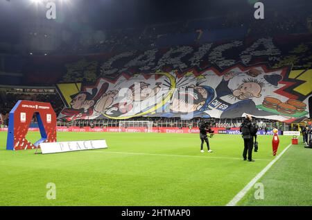 MILAN ITALIE- Mars 1 Stadio G Meazza AC milan Supporters pendant le match de la coupe d'Italie entre l'AC Milan et le FC Inter au Stadio G. Meazza le 1 2022 mars à Milan, Italie. Credit: Christian Santi/Alay Live News Banque D'Images