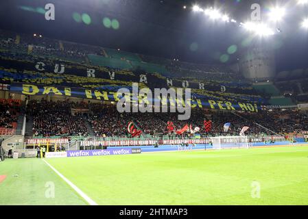 MILAN ITALIE- Mars 1 Stadio G Meazza FC Inter Supporters pendant le match de la coupe d'Italie entre l'AC Milan et le FC Inter au Stadio G. Meazza le 1 2022 mars à Milan, Italie. Credit: Christian Santi/Alay Live News Banque D'Images