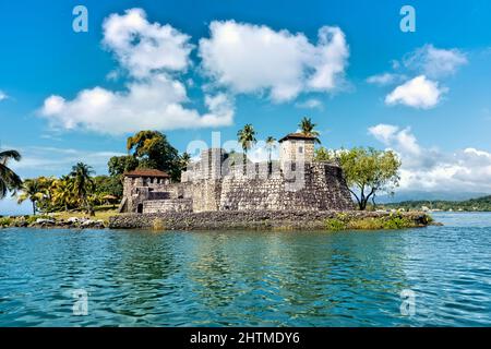 Château de San Felipe de Lara sur le lac Izabal, Rio Dulce, Guatemala Banque D'Images