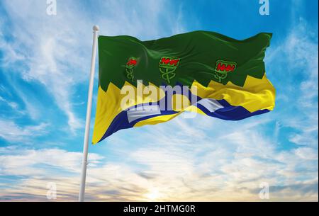 Drapeau de la Tasmanie Launceston City , Australie à ciel nuageux sur fond de coucher de soleil, vue panoramique. Voyage australien et patriote concept. Copier espace pour Banque D'Images