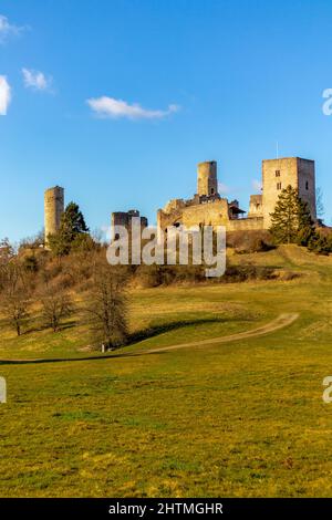 Promenade printanière autour des ruines du château de Brandebourg dans la belle vallée de Werra - Lauchroeden - Thuringe Banque D'Images