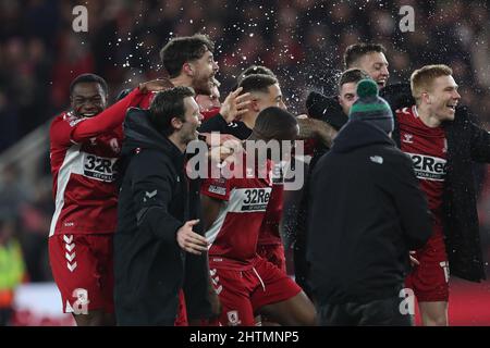 MIDDLESBROUGH, ROYAUME-UNI. 1st MARS les joueurs de Middlesbrough célèbrent après le cinquième match rond de la FA Cup entre Middlesbrough et Tottenham Hotspur au stade Riverside, à Middlesbrough, le mardi 1st mars 2022. (Credit: Mark Fletcher | MI News) Credit: MI News & Sport /Alay Live News Banque D'Images