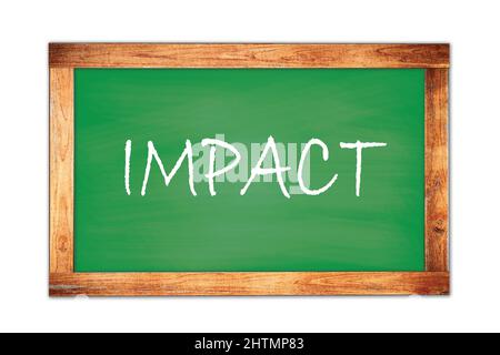 TEXTE D'IMPACT écrit sur le tableau noir vert de l'école de cadre en bois. Banque D'Images