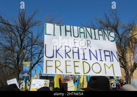 Les Lituaniens pour la liberté ukrainienne signent une manifestation au village ukrainien de Chicago Banque D'Images