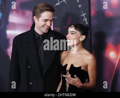 New York, États-Unis. 01st mars 2022. Robert Pattinson et Zoe Kravitz arrivent sur le tapis rouge à la première mondiale « The Batman » au Josie Robertson Plaza, au Lincoln Center, à New York, le mardi 1 mars 2022. Photo de John Angelillo/UPI crédit: UPI/Alay Live News Banque D'Images