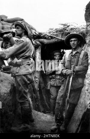 Troupes australiennes dans une tranchée ottomane capturée à Lone Pine, le 6 août 1915 Banque D'Images