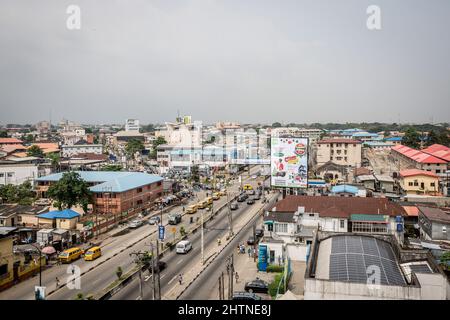 Lagos, Nigéria. 20th novembre 2021. La vue depuis le centre de co-création de Yaba, Lagos, une région de la capitale économique du Nigeria surnommée autrefois « vallée de Yabacon » en raison du nombre de start-ups technologiques dans la région. (Photo de Sally Hayden/SOPA Images/Sipa USA) crédit: SIPA USA/Alay Live News Banque D'Images