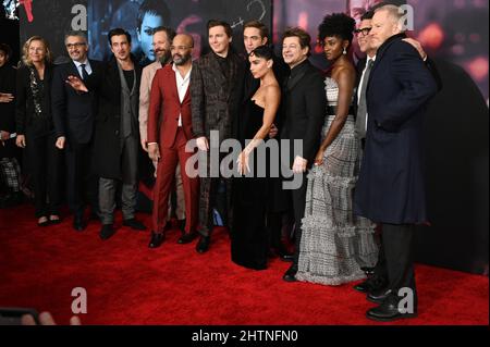 New York, États-Unis. 01st mars 2022. (G-D) John Turturro, Colin Farrell, Peter Sarsgaard, Jeffrey Wright, Paul Dano, Robert Pattinson, Zoe Kravitz, Andy Serkis et Jayme Lawson assistent à la première mondiale de « The Batman » au Josie Robertson Plaza, Lincoln Center, New York, NY, le 1 mars, 2022. (Photo par Anthony Behar/Sipa USA) crédit: SIPA USA/Alay Live News Banque D'Images