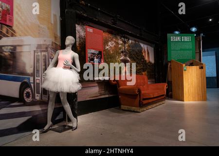 New York, NY - Mars 1. 2022: Aperçu de presse de RiseNY, la nouvelle attraction sur Times Square avec des galeries à thème de musée et théâtre de vol Banque D'Images