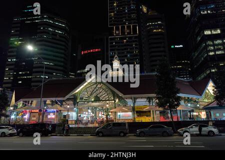 Vue de nuit de l'entrée principale de Lau Pa Sat à Singapour Banque D'Images