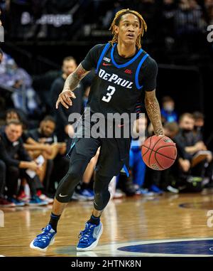 Newark, New Jersey, États-Unis. 19th févr. 2022. Les démons DePaul Blue gardent Jalen Terry (3) pendant l'action de Big East entre les pirates Seton Hall et les démons DePaul Blue au Prudential Center de Newark, New Jersey, le samedi 19 février 2022. Seton Hall défait DePaul 66-64. Duncan Williams/CSM/Alamy Live News Banque D'Images