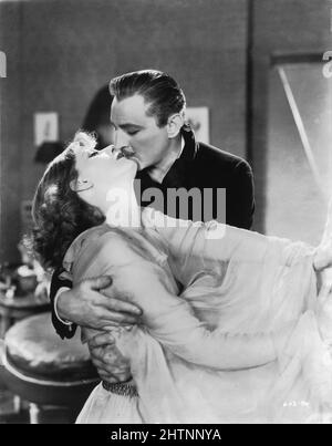 GRETA GARBO en tant que Grusinskaya et JOHN BARRYMORE en tant que Baron Felix von Geigern dans GRAND HOTEL 1932 réalisateur EDMOND GOULDING roman Vicki Baum robes Gilbert Adrian art direction Cedric Gibbons Metro Goldwyn Mayer Banque D'Images