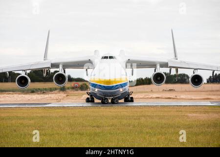 Photo du dossier datée du 3 août 2020 d'un Antonov 225 Mirya. L'Antonov AN-225, le plus grand avion du monde, a été détruit par la Russie, a déclaré dimanche les autorités ukrainiennes. « Il s’agit du plus grand avion au monde, LE « Mriya » (en ukrainien) an-225 », a déclaré le ministre ukrainien des Affaires étrangères Dmytro Kuleba dans une déclaration sur Twitter. Photo de Thomas Arnoux/ABACAPRESS.COM Banque D'Images
