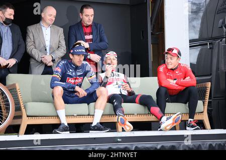 Dries de Bondt Alpecin-Fenix et Matteo Trentin équipe des Émirats Arabes Unis et Hugo Hofstetter équipe Arkea-Samsic protocole podium pendant le GP le Samyn 2022, Exterioo Cycling Cup (coupe de Belgique), Quaregnon - Dour (205,4 km) le 1 février 2022 à Dour, Belgique - photo Laurent Sanson / DPLS Medianord / DP Banque D'Images