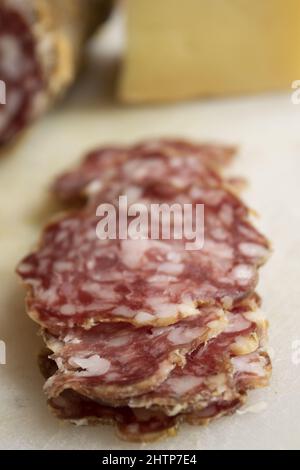 salami calabrai coupé en tranches appelé sopressata cularina Banque D'Images