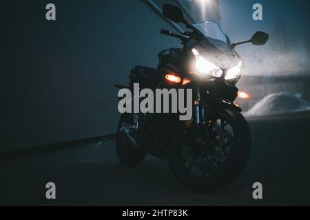 Honda CBR650r dans la brume Banque D'Images