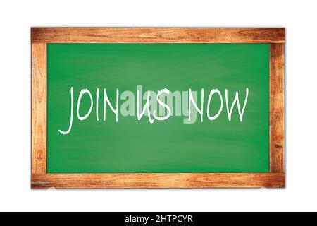 REJOIGNEZ-nous MAINTENANT texte écrit sur le tableau noir vert de l'école cadre en bois. Banque D'Images