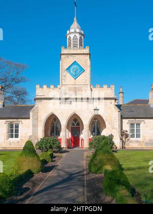 Entrée à la ''Maison de Dieu'' une maison pour personnes âgées fondée en 1273, ce bâtiment a été construit en 1804 au printemps Banque D'Images