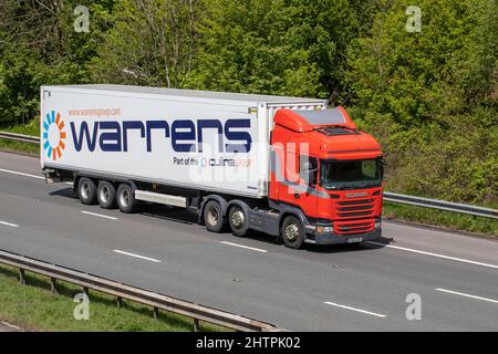 2015 Scania R450 12740cc manuel ; Warrens Group (faisant partie du Groupe Culina) conduite sur l'autoroute M61, Royaume-Uni ; livraison de camions, camions, véhicules lourds, transport, Camion, porte-bagages, véhicule, industrie européenne du transport commercial HGV, M6 à Manchester, Royaume-Uni Banque D'Images