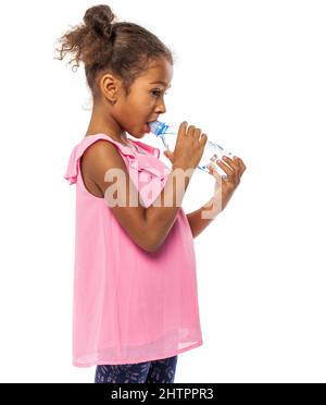 Portrait d'une jeune fille sur fond blanc isolé Banque D'Images