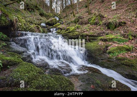 Gibson Mill Waterfall, Gibson Mill à Hardcastle Crags à Midgehole dans West Yorkshire Banque D'Images