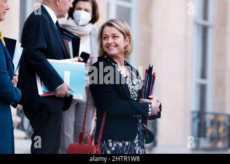 Barbara Pompili, ministre de la transition écologique. Sortie du Conseil des ministres à l'Elysée, 02nd mars 2022 à Paris, France. Photo de Christophe Michel / ABACAPRESS.COM Banque D'Images