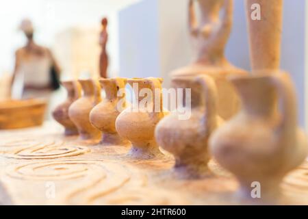 Figurine en argile d'amphores, Musée archéologique d'Héraklion, île de Crète, Grèce Banque D'Images