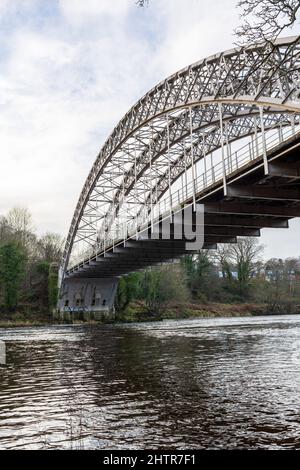 Wylam, Northumberland, Angleterre : 8th février 2022 : pont de la banque Hagg sur la rivière Tyne Banque D'Images