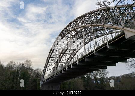 Wylam, Northumberland, Angleterre : 8th février 2022 : pont de la banque Hagg sur la rivière Tyne Banque D'Images