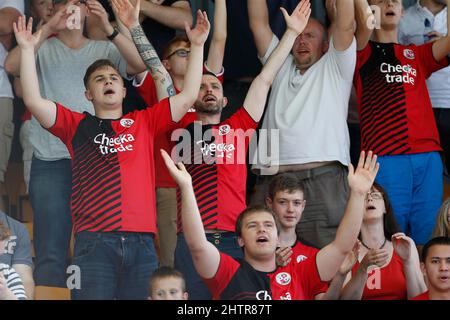 Les fans de Crawley Town ont été vus lors du match Sky Bet League 2 entre Cambridge United et Crawley Town au stade Abbey de Cambridge. 22 août 2015. James Boardman / Telephoto Images +44 7967 642437 Banque D'Images